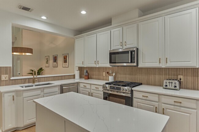 Photo - 27 Medley Ln