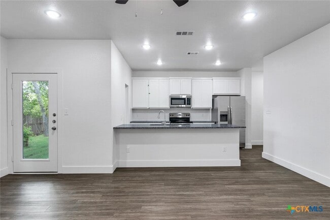 Photo - 1904 Royal Loop