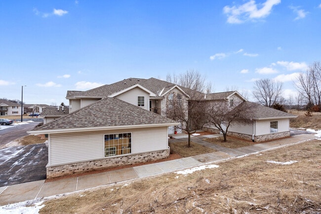 Oakridge Apartments - Oakridge Apartments