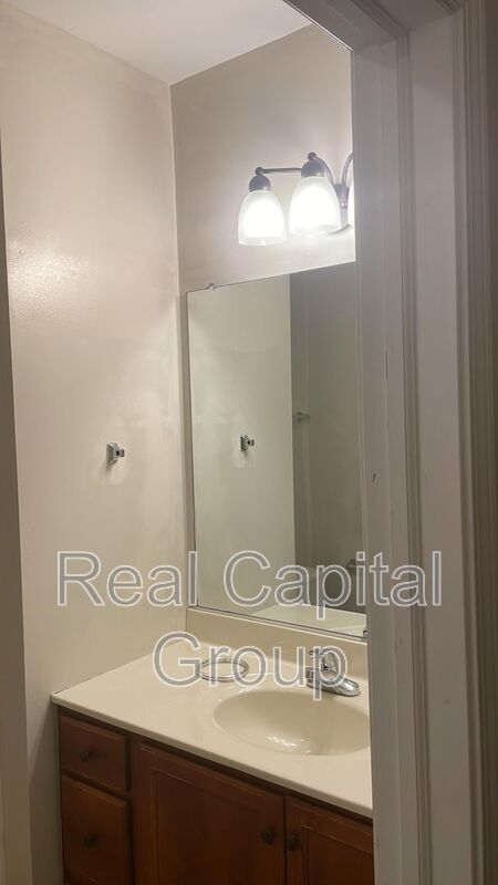 Photo - 709 Townsend Pl Unit Upper