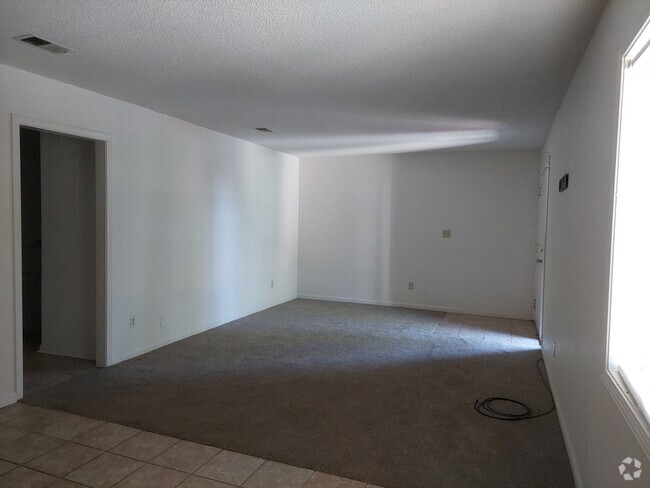 Building Photo - Sheffield Drive 1818 ****Pender Unit 3 Rental