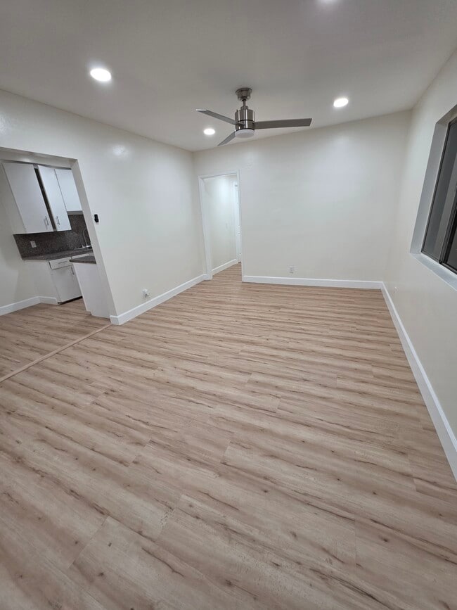 Building Photo - 326 N Breed St Unit #3