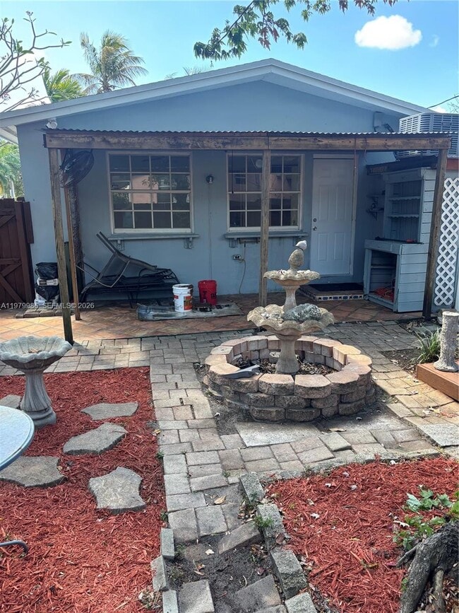 Building Photo - 729 NE 2nd Ct