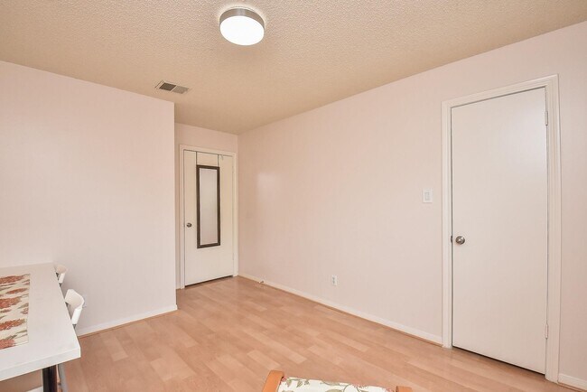 Photo - 800 Country Pl Dr