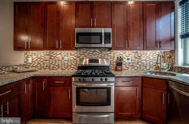 Photo - 1720 Annin St