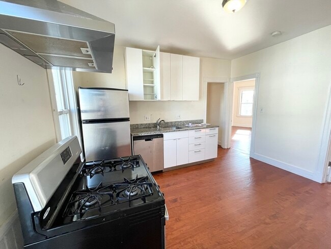 Building Photo - 19 Eastman St Unit 3