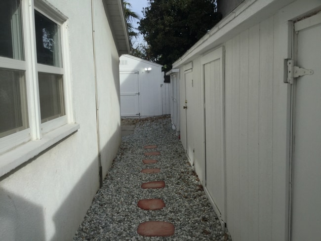 Photo - 20957 Community St