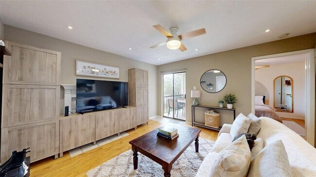 Photo - 1901 Holleman Dr W Unidad 412