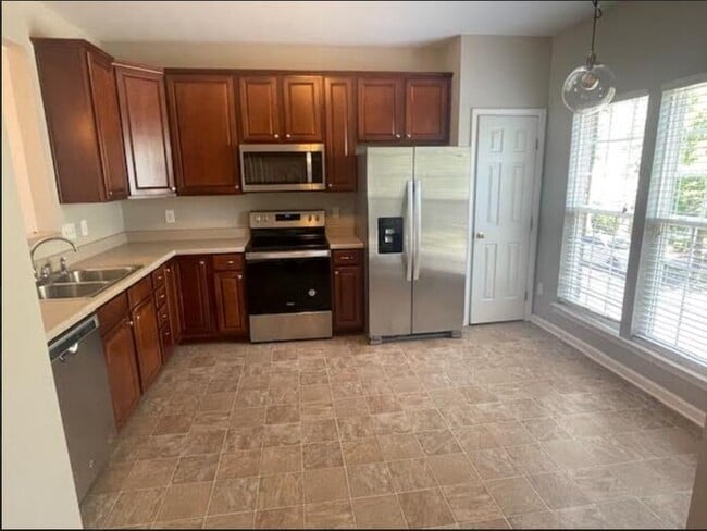 Photo - MOVE IN SPECIAL! $200 OFF FIRST MONTHS REN...
