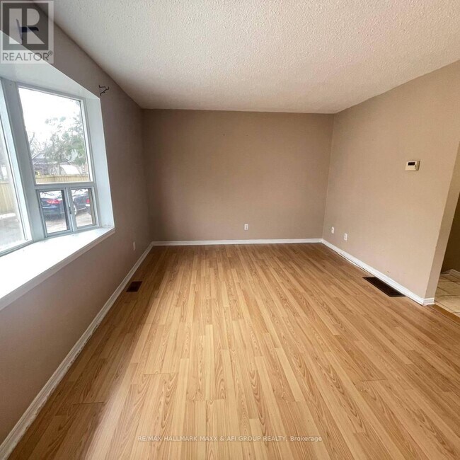 Photo - 82 Sanford St