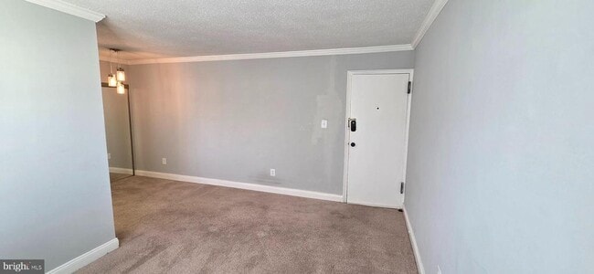 Building Photo - 2301 Farrington Ave Unit 303