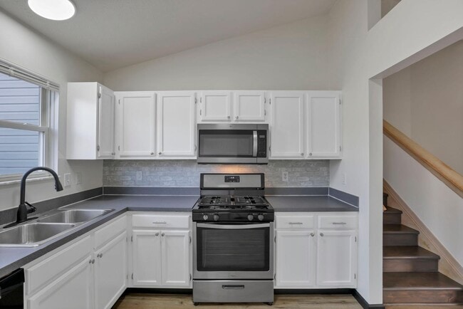 Photo - 950 Robmeyer Dr