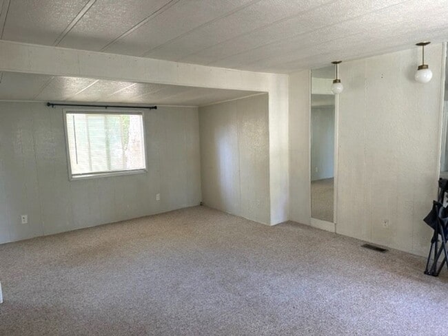 Photo - 3 bedroom mobile home with garage and bonus room