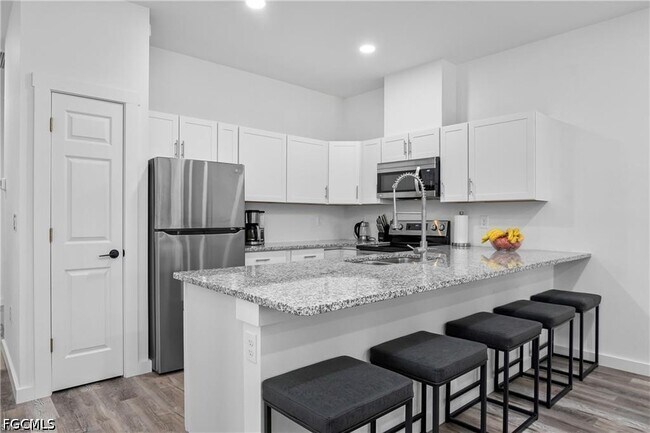 Photo - 4717 25th St SW