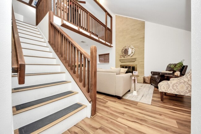 Photo - 18 N Deerfoot Cir