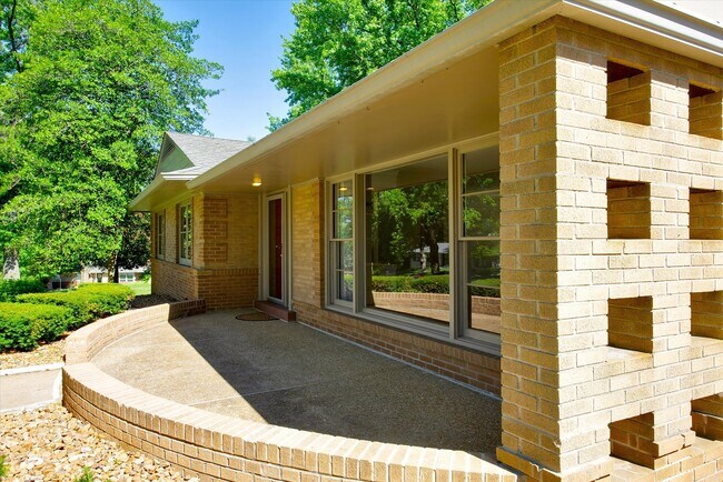 Photo - 16 Spoede Hills Dr