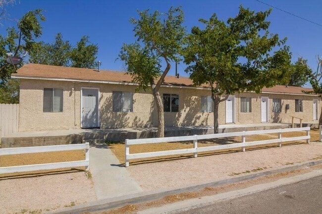 Building Photo - 2634 Desert Unit 8