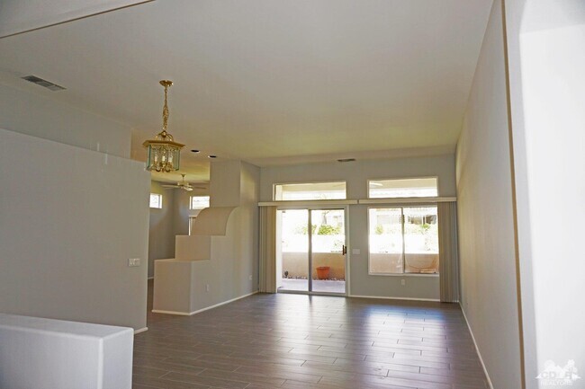 Building Photo - 38562 Fallbrook Ave Rental