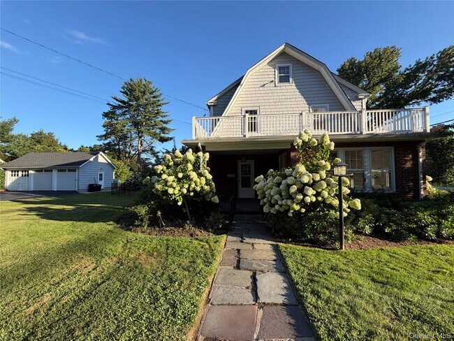 160 W Neck Rd