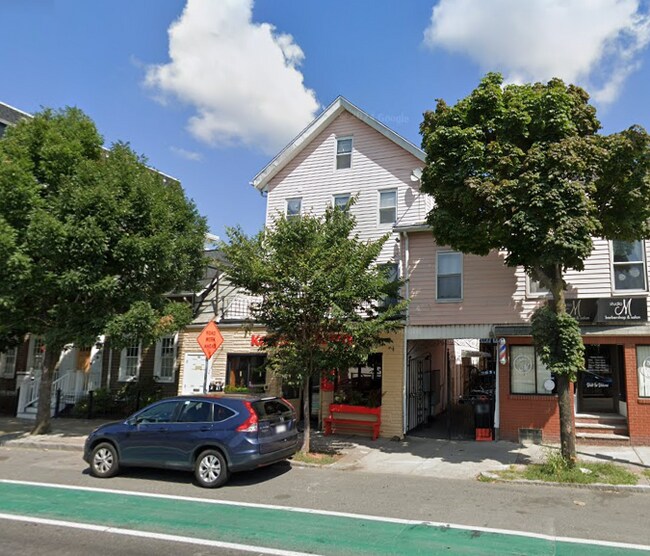 Photo - 585 Somerville Ave