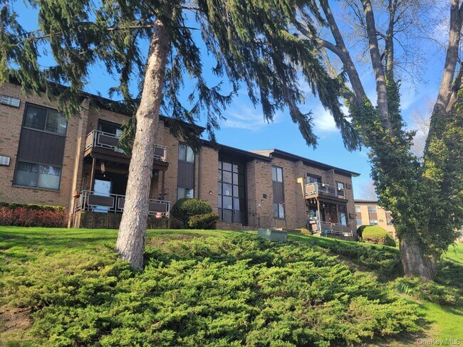 Building Photo - 9 Charles Ln Unit 2C