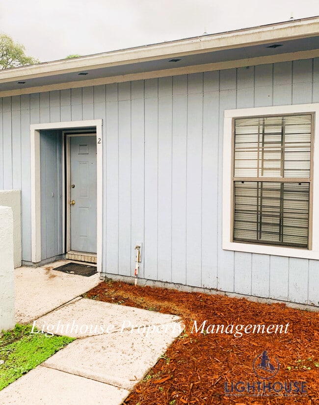 Building Photo - Renovated 2 Bed/2 Bath Single Story Townho... Rental