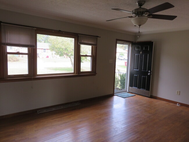 Photo - 231 N Mapleleaf Ave