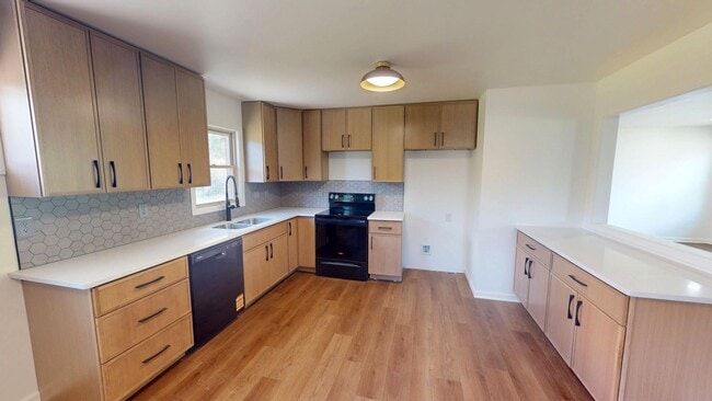 Photo - 424 Bridge View Ln