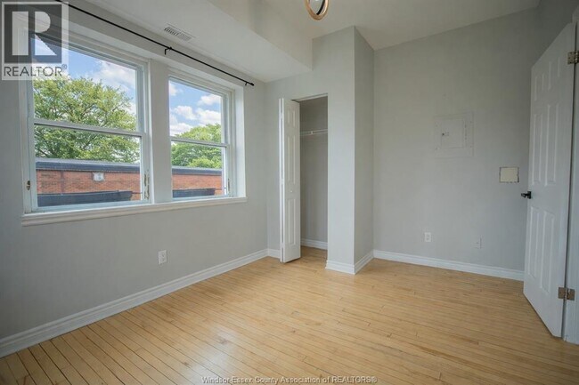 Photo - 416 Lincoln Rd Unité 1