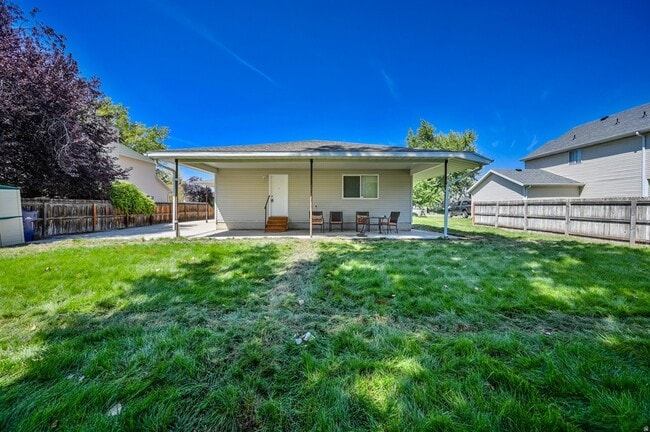 Photo - 916 Vics Rd
