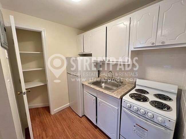 Building Photo - 1 bedroom in Boston MA 02134