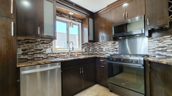 Photo - 808 Vassar Dr NE