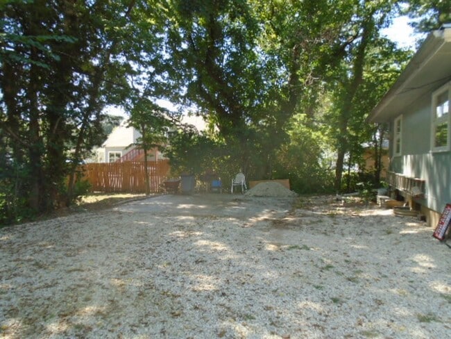 Photo - 1857 College Heights Rd Unidad 2