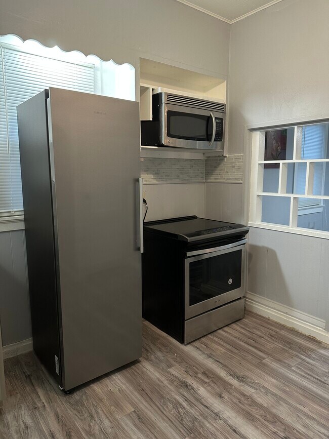 Photo - 460 Bluff Dr