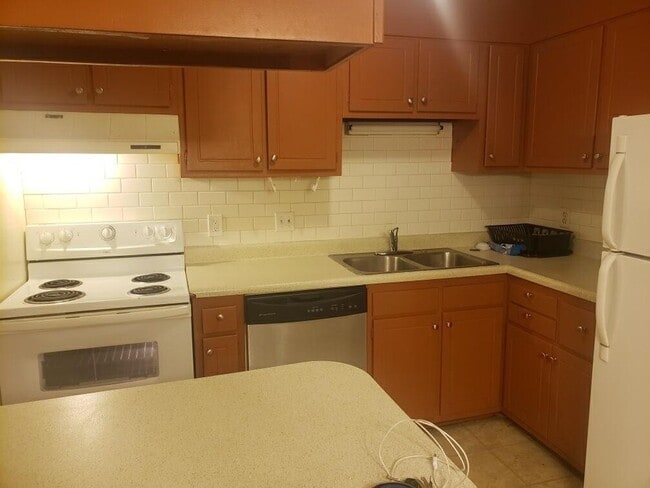 Photo - Carriage Hill Apartments Unit 157 West End St, Apt B