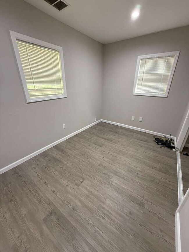 Photo - 2219 Booker St