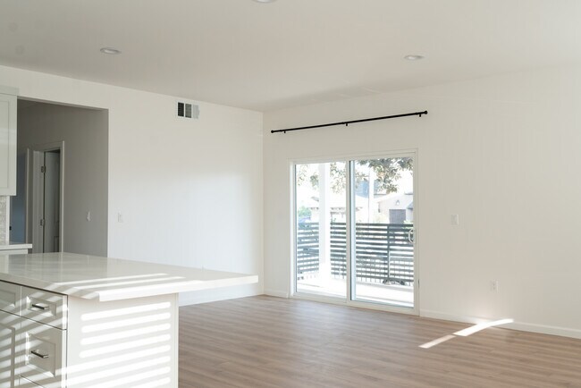 1200 N Hobart Blvd Unit 1200 N Hobart