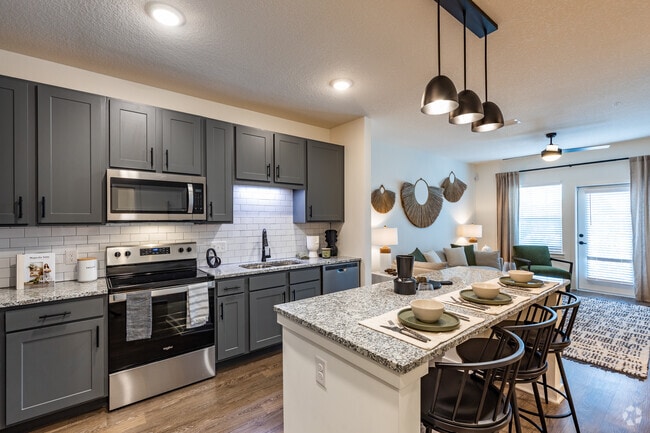1 BR, 1BA - 756SF