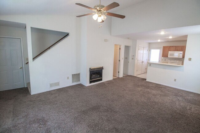 Photo - 1413-1415 Frideriki Unit 1415 N Frideriki