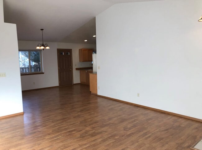 Photo - 501 E Walnut Cir