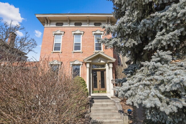 Building Photo - 550 E Town St