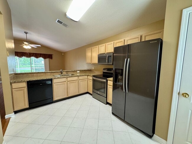 Photo - IMMACULATE 2 Bedroom / 2 Bathroom in Country Club of Mount Dora!