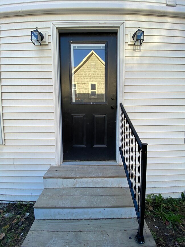 Photo - 470 W 2nd St Unit 1