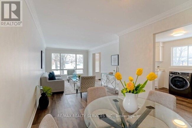 Photo - 70 Montjoy Crescent