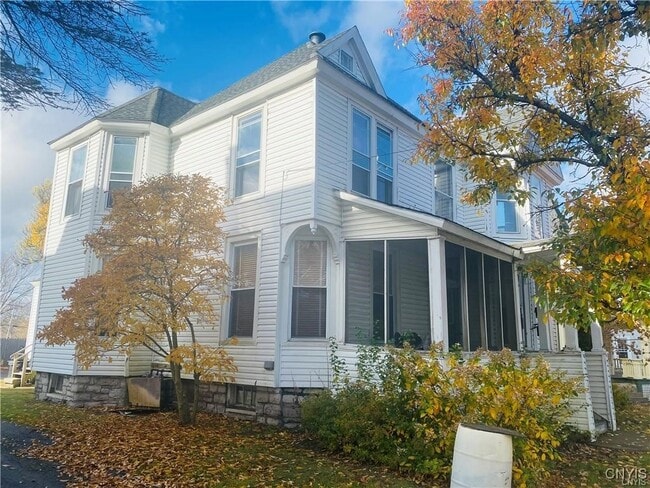 Building Photo - 117 N School St