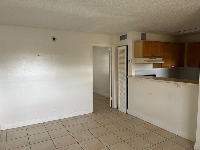 Building Photo - ONE BEDROOM APT FOR RENT IN OAKLAND PARK