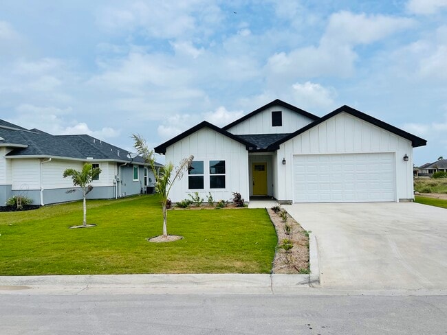 Building Photo - 113 Torrey Pines Rd