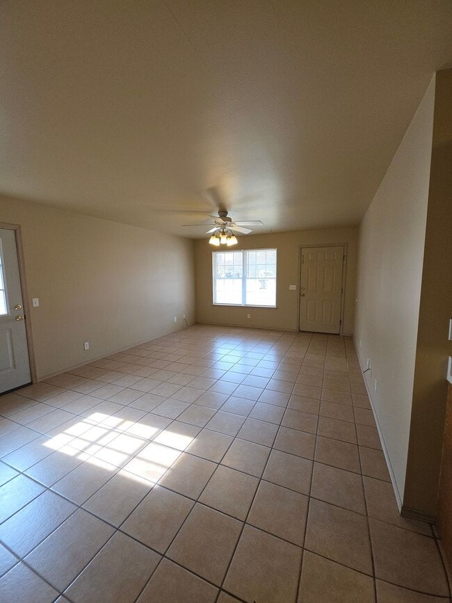 Photo - 1002 N Greenwich Ave