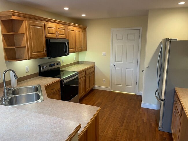 Photo - Beautiful 4 bedroom, 3 1/2 bath.