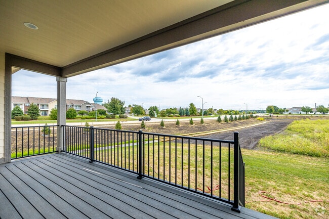 4BR, 3BA - 2,400 SF - Platinum Pointe